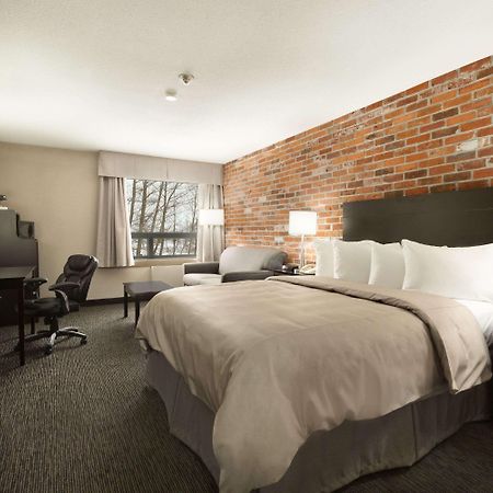 Super 8 By Wyndham Timmins On Hotel Екстериор снимка