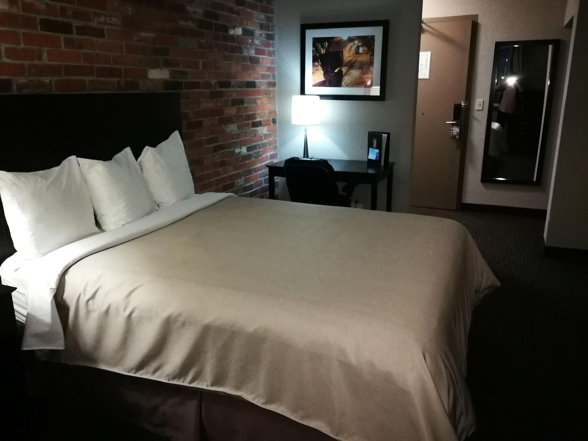 Super 8 By Wyndham Timmins On Hotel Екстериор снимка