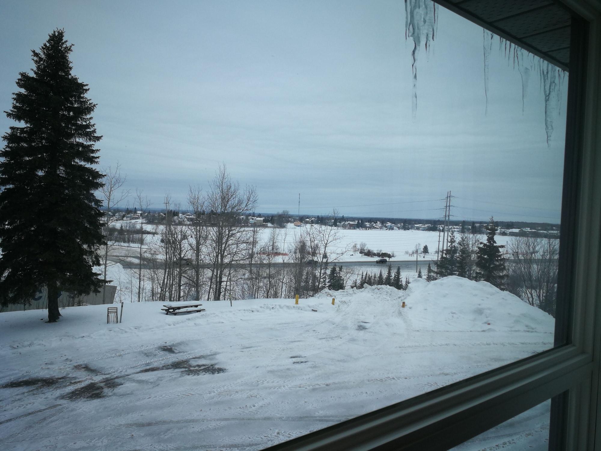 Super 8 By Wyndham Timmins On Hotel Екстериор снимка