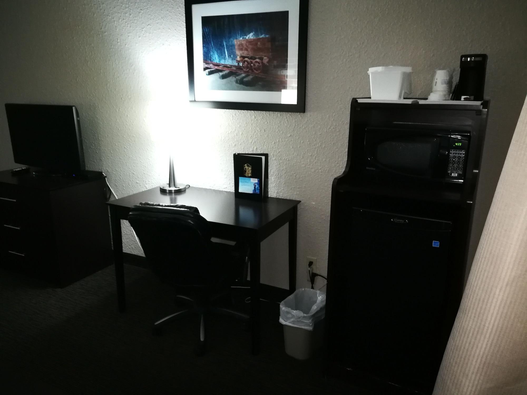 Super 8 By Wyndham Timmins On Hotel Екстериор снимка