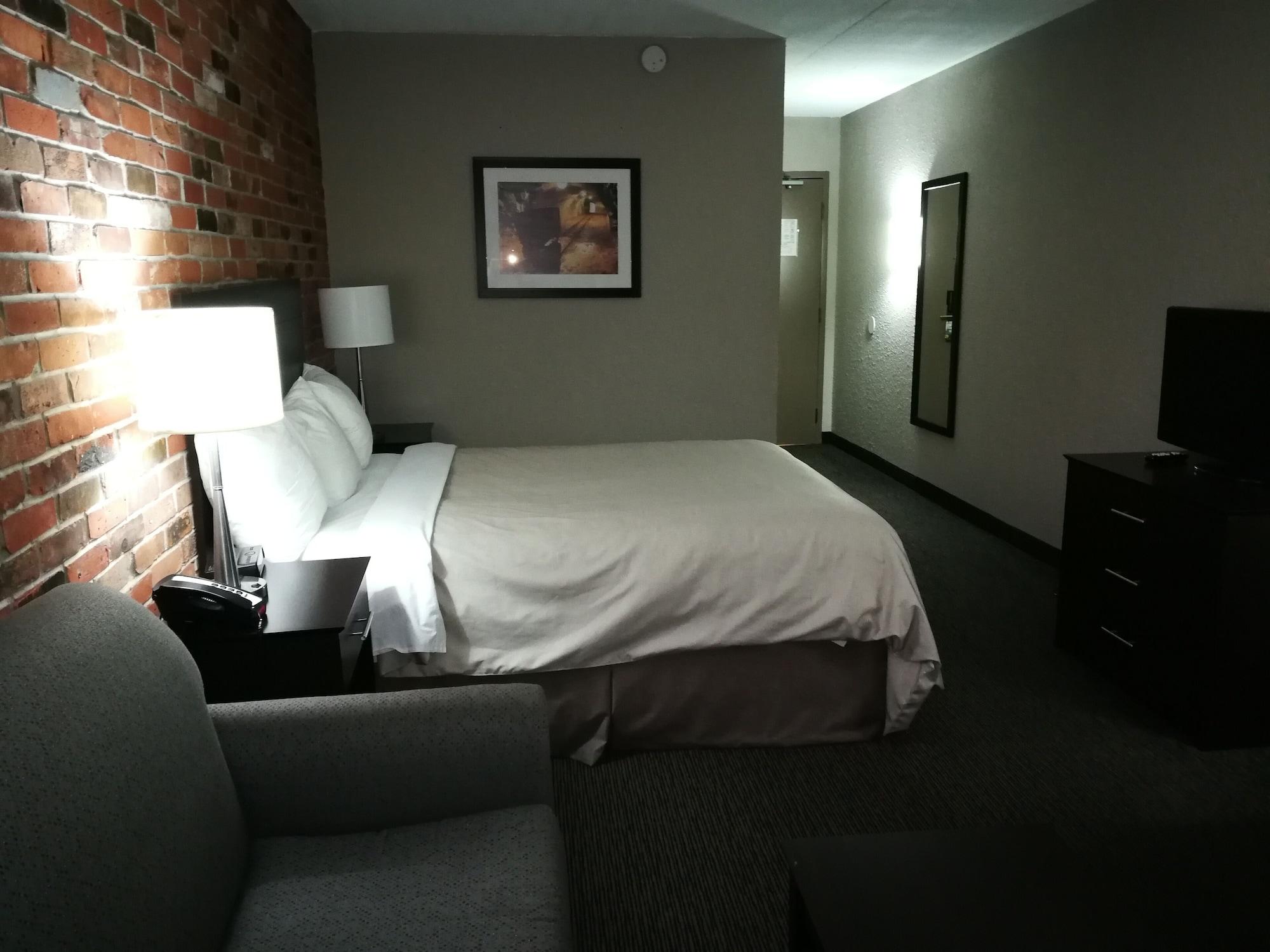 Super 8 By Wyndham Timmins On Hotel Екстериор снимка