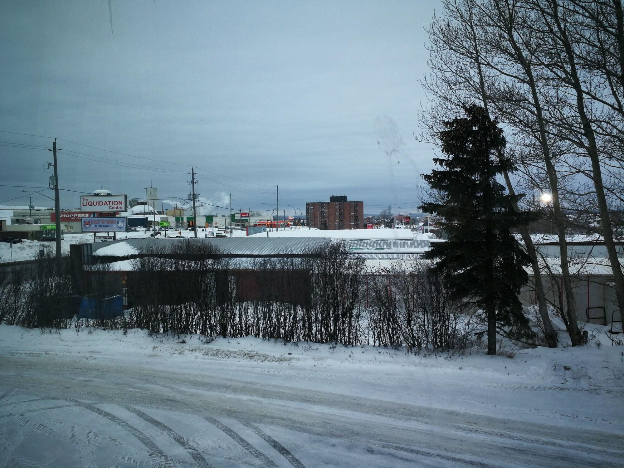 Super 8 By Wyndham Timmins On Hotel Екстериор снимка