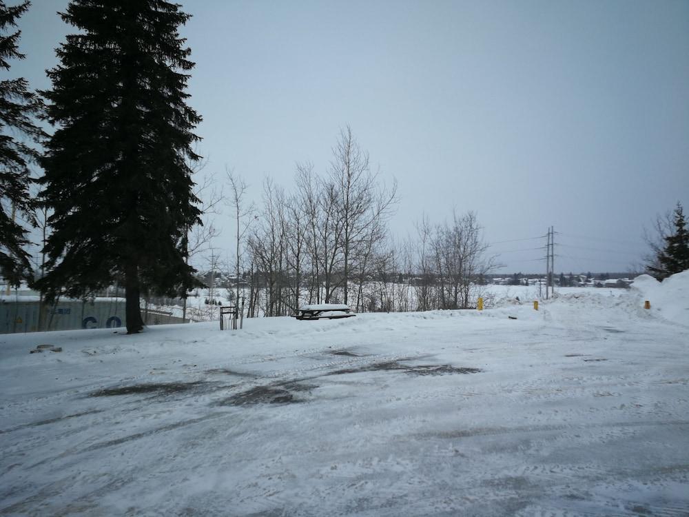 Super 8 By Wyndham Timmins On Hotel Екстериор снимка