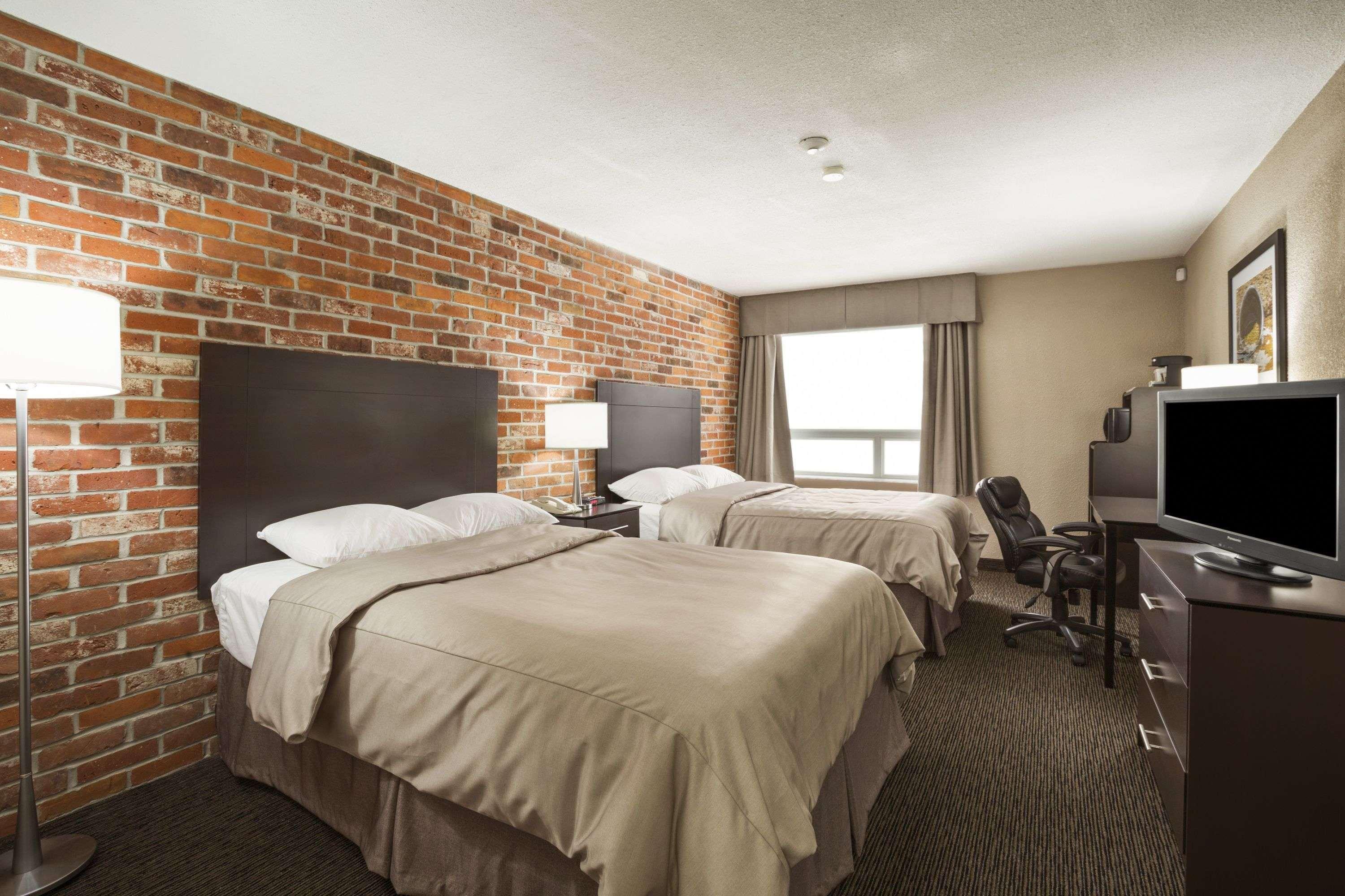 Super 8 By Wyndham Timmins On Hotel Екстериор снимка