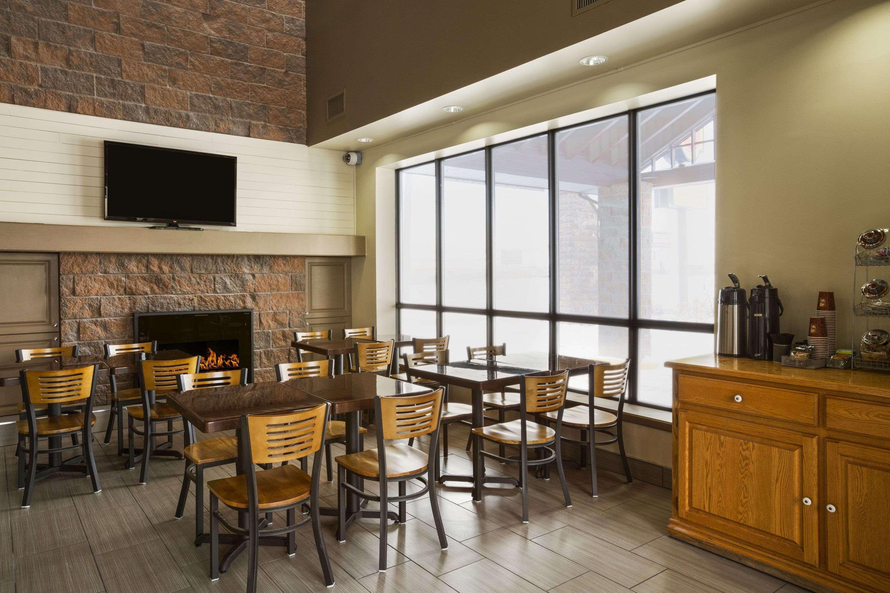 Super 8 By Wyndham Timmins On Hotel Екстериор снимка