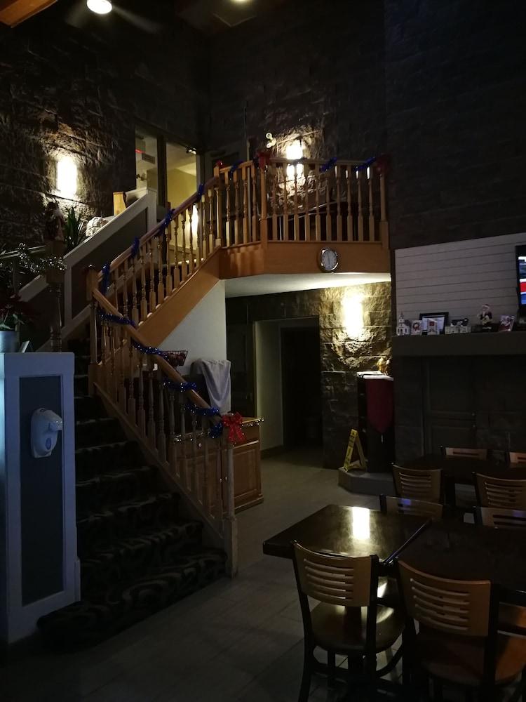 Super 8 By Wyndham Timmins On Hotel Екстериор снимка