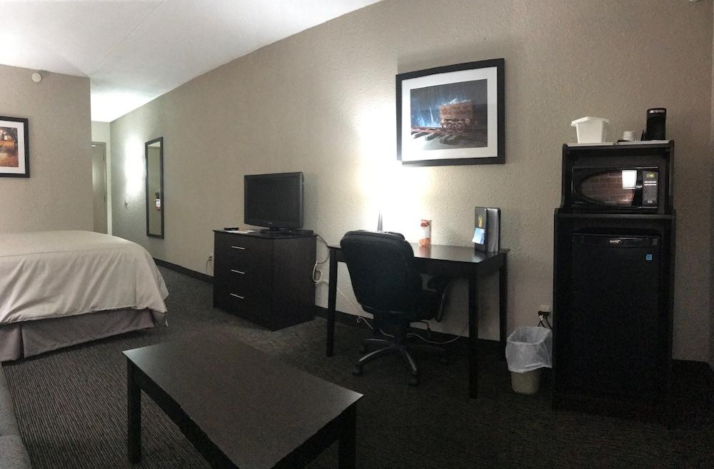 Super 8 By Wyndham Timmins On Hotel Екстериор снимка